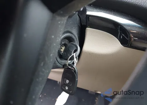 2011 Kia Sorento Lx z USA, uszkodzony, nr VIN 5XYKT3A16BG031453